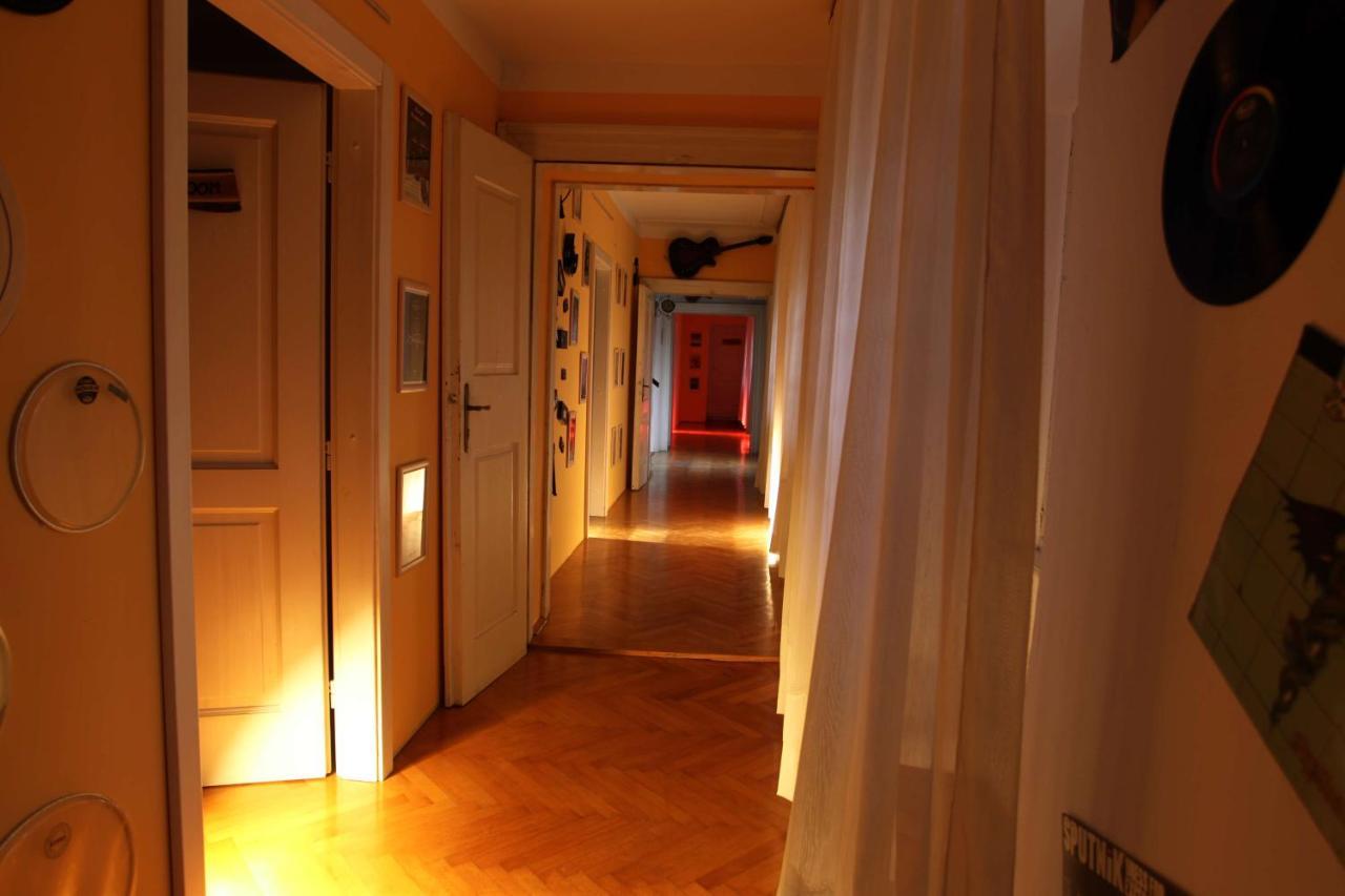Residence Muzica Bed And Breakfast Komen Exterior photo