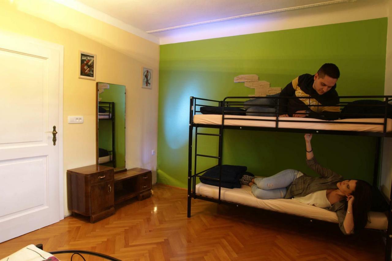 Residence Muzica Bed And Breakfast Komen Exterior photo